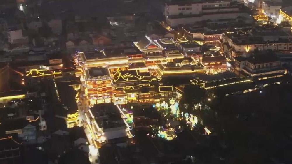فيديو: الفوانيس الصينية التقليدية تضيء ليل حديقة يويوان لاستقبال عيد الربيع