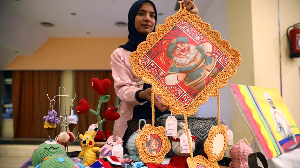 فيديو: نساء من صعيد مصر يعرضن منتجات الحرف اليدوية خلال مهرجان أسوان الدولي لأفلام المرأة