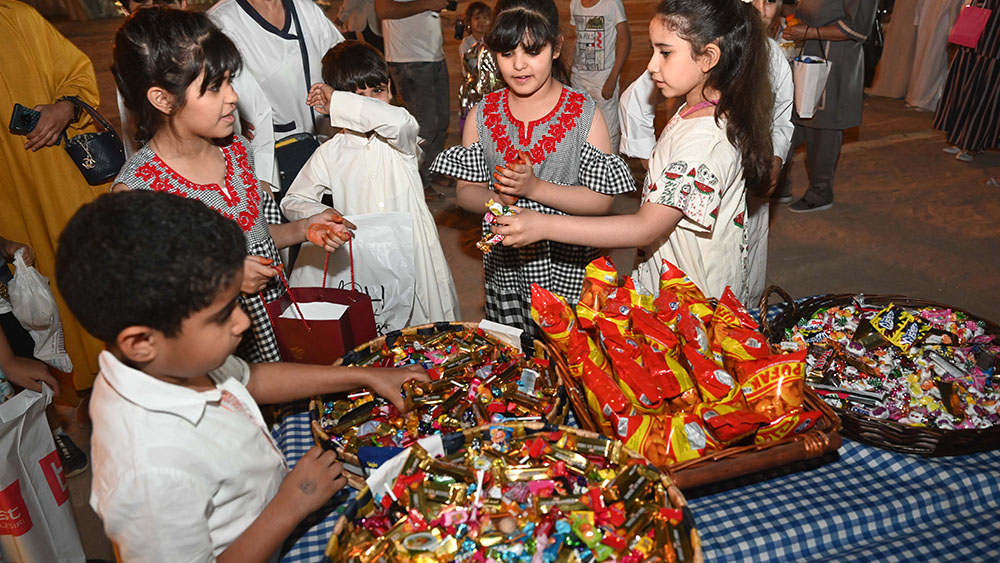 فيديو: الكويت تحتفل بمهرجان القرقيعان خلال شهر رمضان