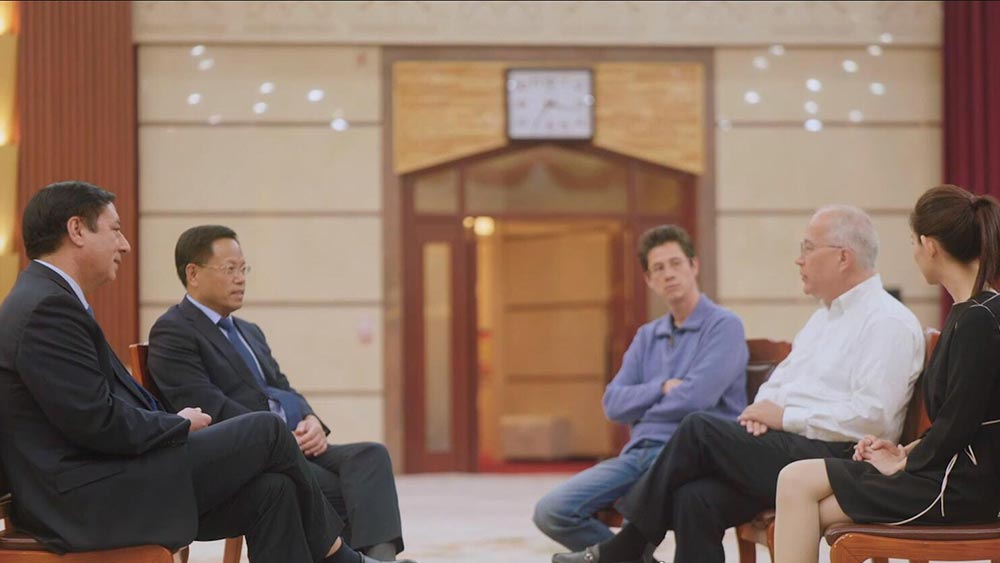 فيديو: وجها لوجه مع متحدثين رسميين باسم شينجيانغ