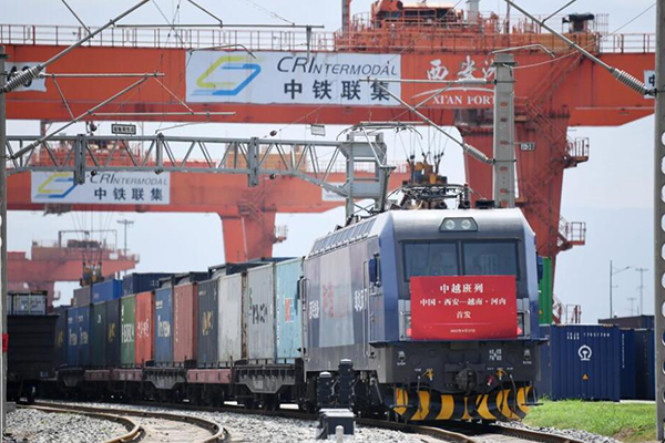 تدشين خط قطار شحن جديد يربط مقاطعة شنشي الصينية بفيتنام
