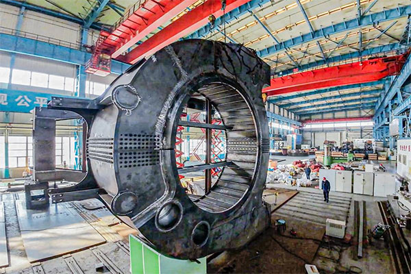 تسريع وتيرة الإنتاج في شركة صناعات ثقيلة بشمال شرقي الصين