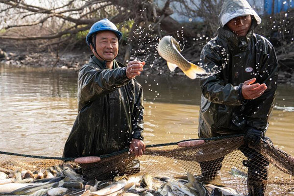 موسم صيد الأسماك الشتوي في الصين