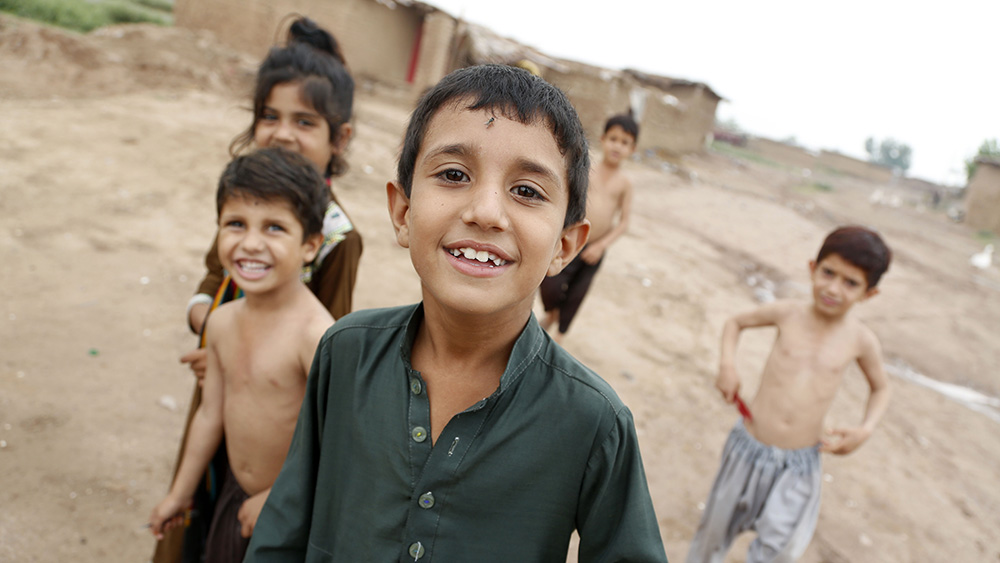 أطفال اللاجئين الأفغان في باكستان