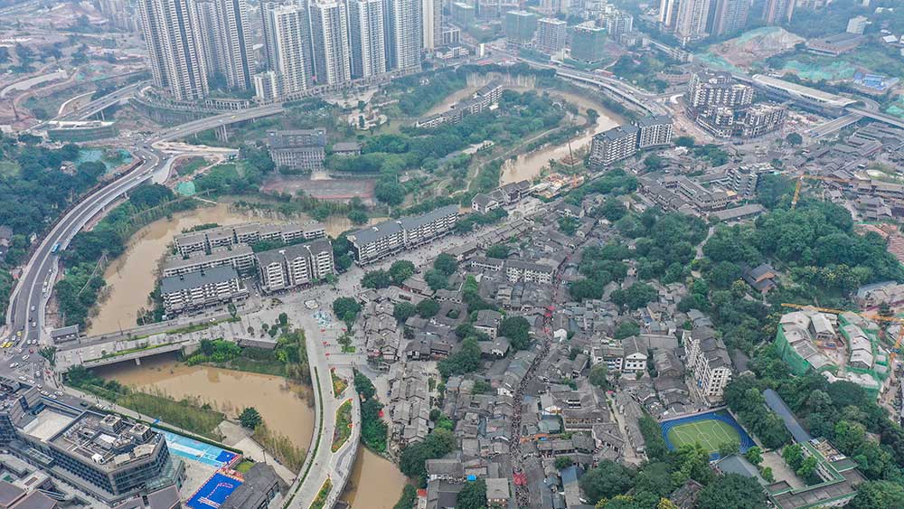 جولة جديدة من الفيضانات تجتاح مدينة تشونغتشينغ بجنوب غربي الصين