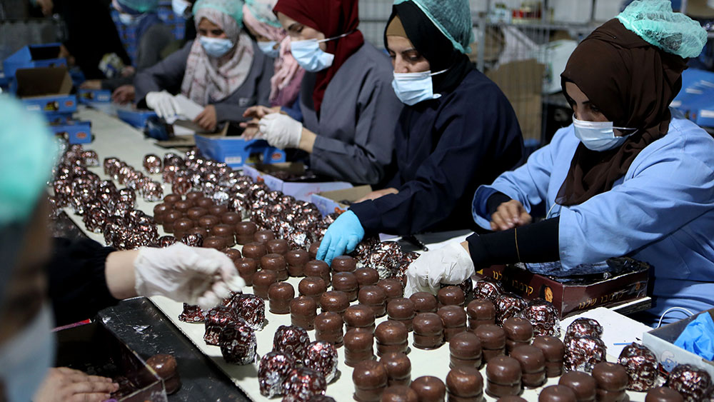 تصنيع حلوى رأس العبد بمدينة الخليل