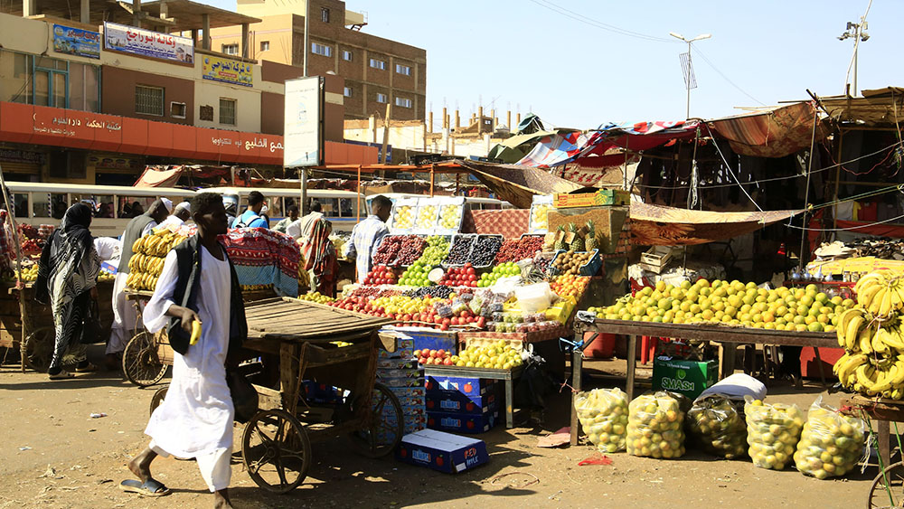سوق فاكهة في محطة نقل، الخرطوم