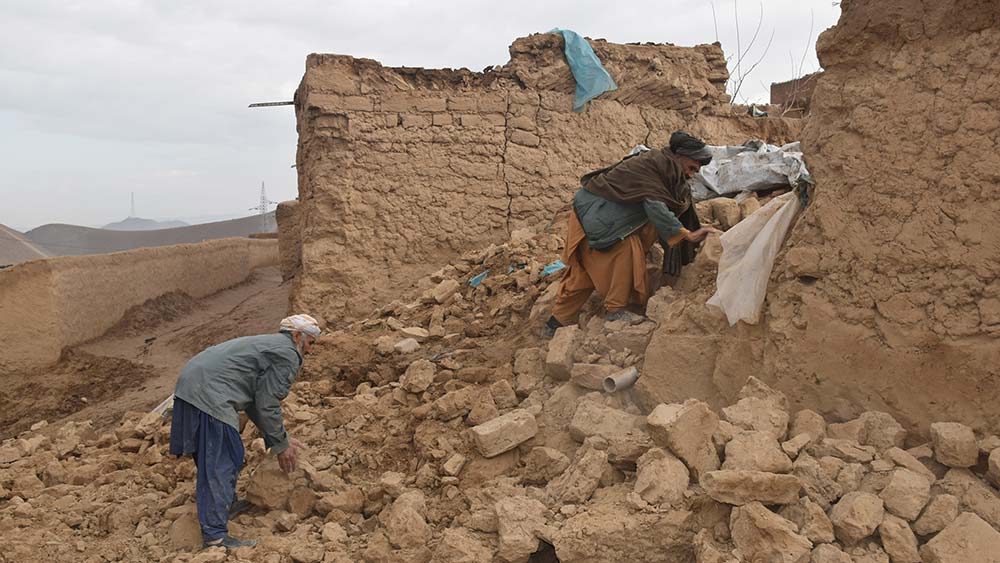 آثار زلزال بادغيس بأفغانستان