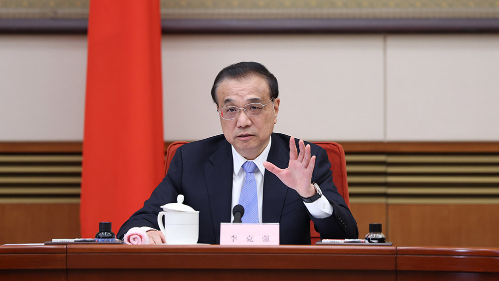 رئيس مجلس الدولة الصيني يشدد على إعطاء الأولوية للاستقرار في التنمية الاقتصادية