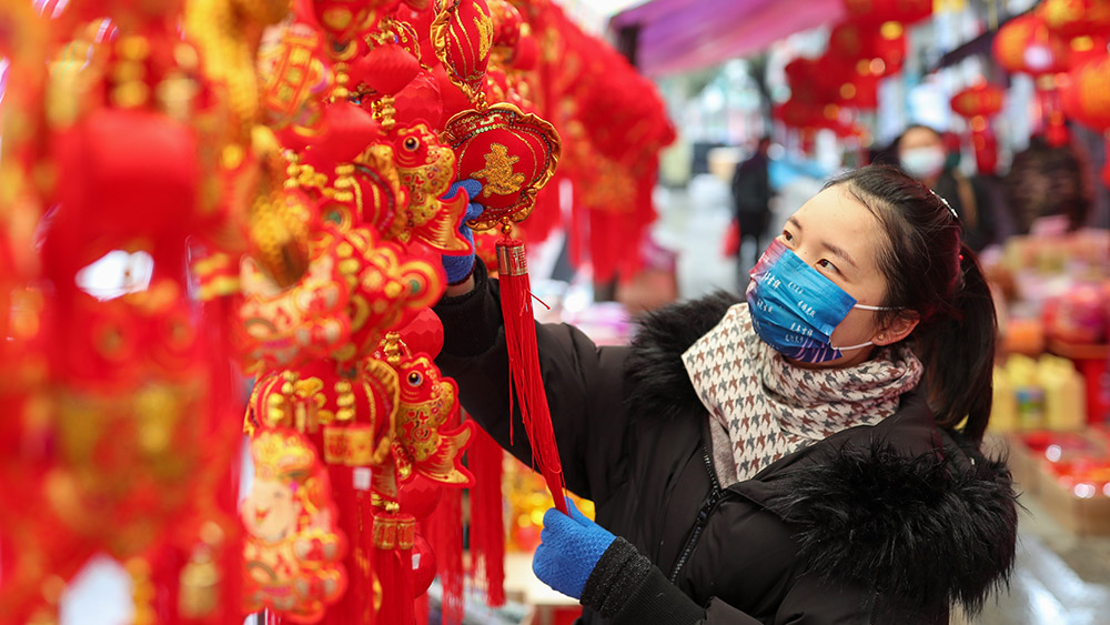استقبال عيد الربيع بزينات حمراء في جميع أنحاء الصين
