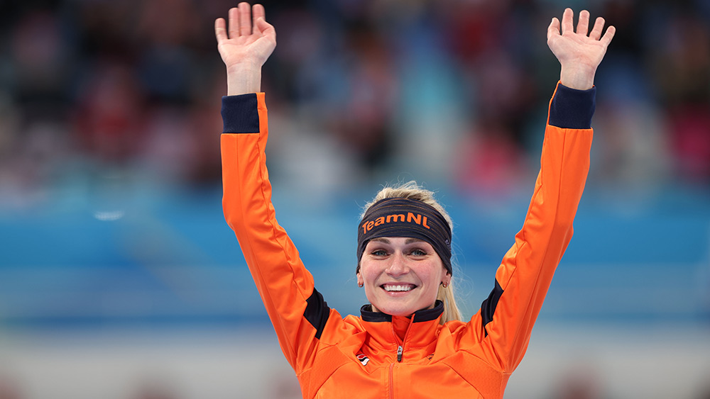 الهولندية سكوتن تفوز بذهبية التزلج السريع لمسافة 3000 متر للسيدات في أولمبياد بكين 2022