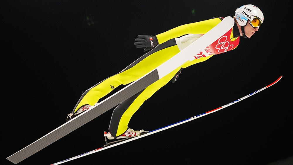 نهائي فردي القفز التزلجي للرجال من منصة عادية في أولمبياد بكين الشتوي 2022