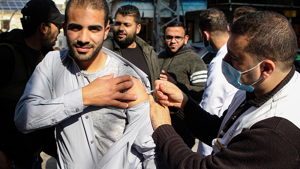 استمرار حملات التطعيم ضد كوفيد-19 في غزة