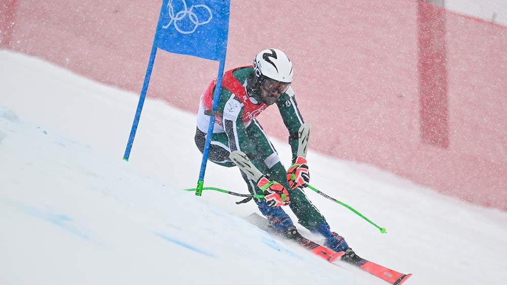 السعودي فائق عابدي يشارك بمنافسات التزلج الألبي في أولمبياد بكين
