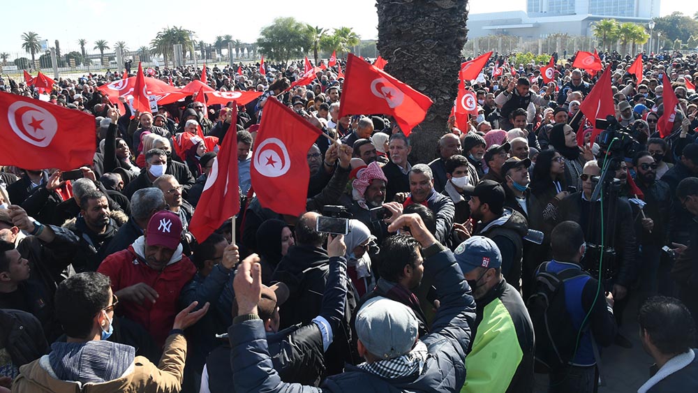 مظاهرات في تونس ضد حل المجلس الأعلى للقضاء