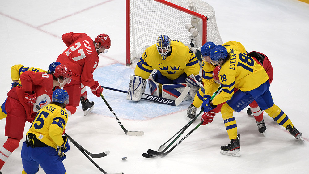 فريق اللجنة الأولمبية الروسية يواجه السويد في نصف نهائي هوكي الجليد للرجال بأولمبياد بكين الشتوي