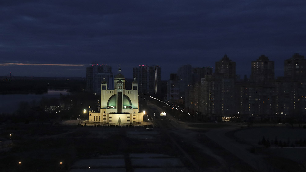 مشهد ليلي للعاصمة الأوكرانية