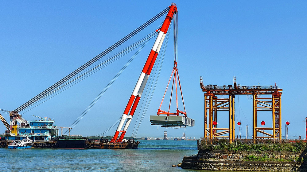 تركيب عارضة صندوقية فولاذية في جسر هونغتشيمن
