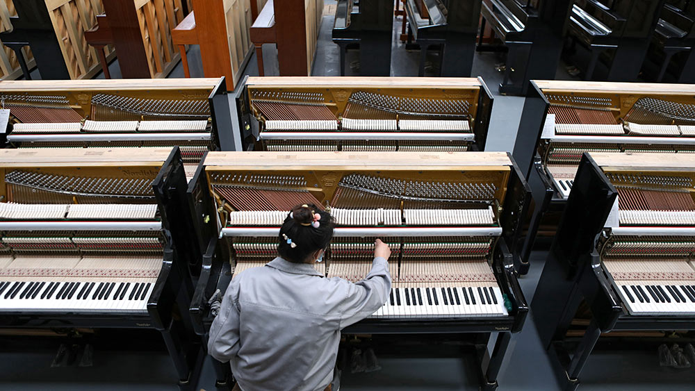 استئناف الإنتاج بشركة لآلات البيانو في مقاطعة لياونينغ