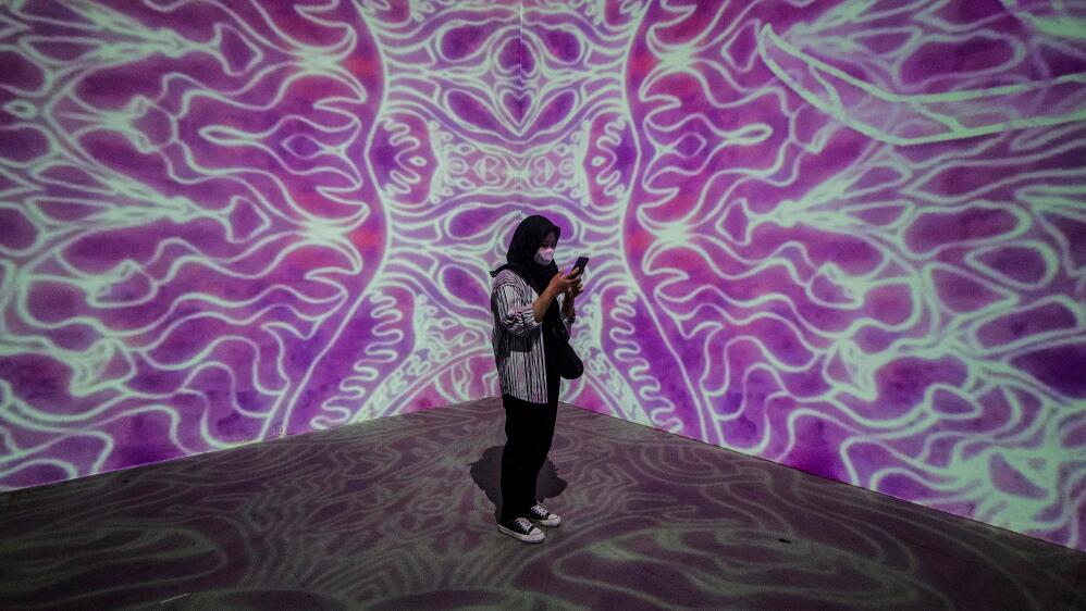 معرض فن رقمي في جاوة الغربية بإندونيسيا