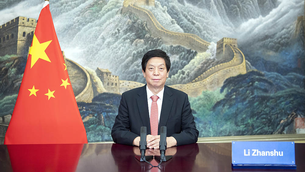 كبير المشرعين الصينيين يدعو إلى تعزيز العلاقات بين الصين وتايلاند