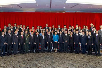 الرئيس هو يلتقي كبار المسؤولين في هونج كونج