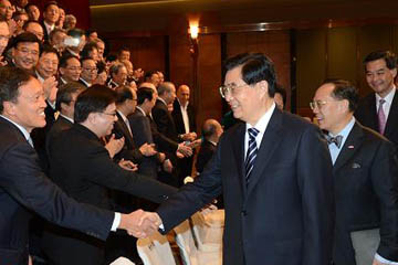 الرئيس هو يلتقي مع كبار الشخصيات في هونج كونج