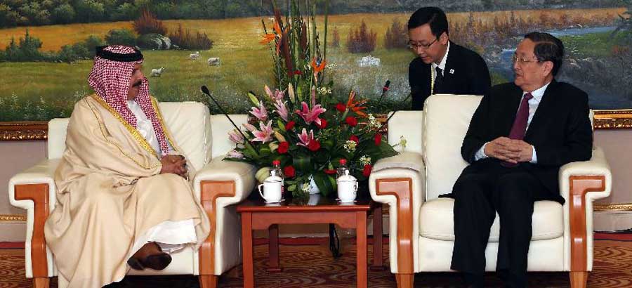 كبير المستشارين السياسيين الصينيين يجتمع مع ملك البحرين