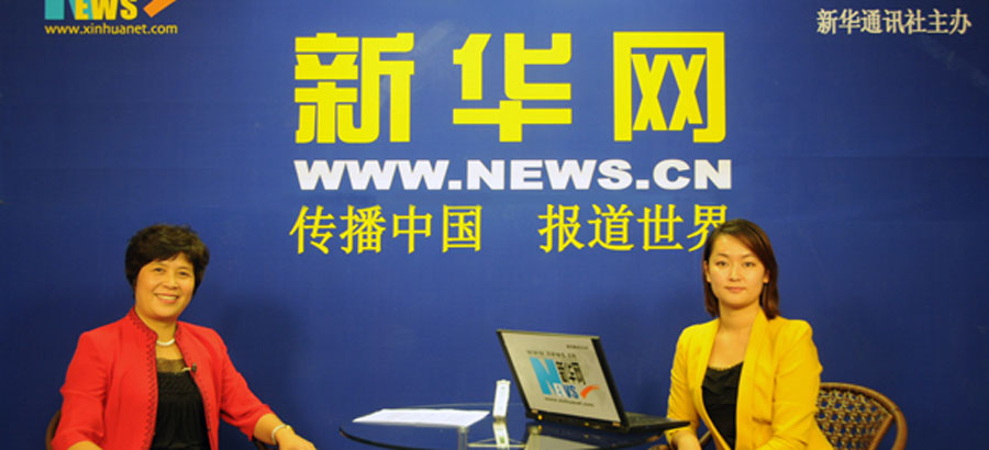 رئيسة هيئة سياحة نينغشيا يانغ ليو تتلقى المقابلة الحصرية من شبكة شينخوا