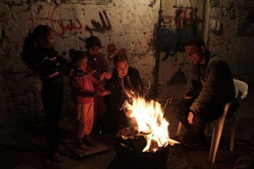 تحقيق: عاصفة شتوية تزيد محنة سكان قطاع غزة