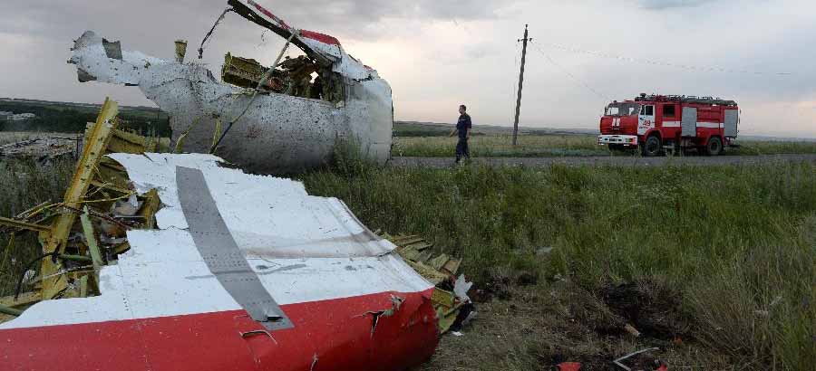 تحطم طائرة ماليزية في اوكرانيا بالقرب من الحدود الروسية