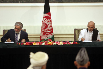 تقرير إخباري: مرشحا الرئاسة الأفغانية يوقعان اتفاقية تشكيل حكومة وحدة وطنية