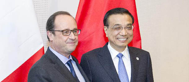 رئيس مجلس الدولة الصيني والرئيس الفرنسي يجتمعان لبحث تعميق العلاقات بين البلدين