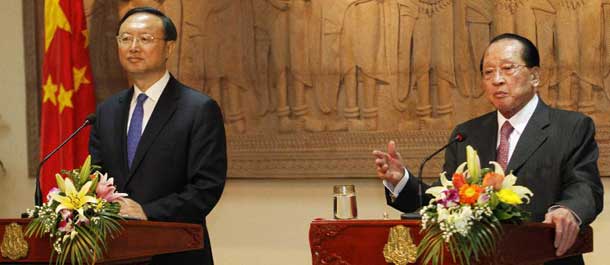 الصين وكمبوديا تتعهدان بتعزيز العلاقات الثنائية