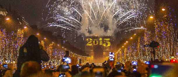 العالم يحتفل بحلول عام 2015