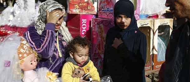 مواطنون مصريون يحتفلون بالمولد النبوي