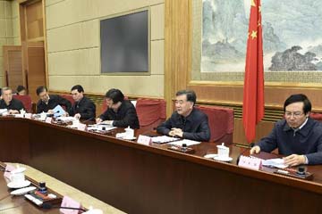 نائب رئيس مجلس الدولة الصيني يؤكد على أهمية سلامة السياحة