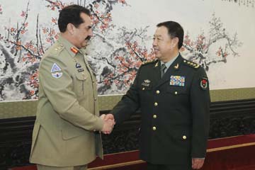 الصين تتعهد بدعم باكستان في مكافحة الإرهاب