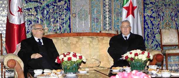 الرئيس التونسي يبدأ زيارة رسمية إلى الجزائر تستمر يومين