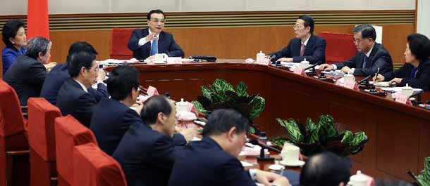 رئيس مجلس الدولة الصينى يستمع الى آراء حول تقرير عمل الحكومة
