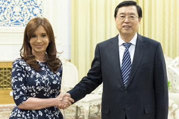 كبير المشرعين الصينيين يجتمع مع الرئيسة الأرجنتينية