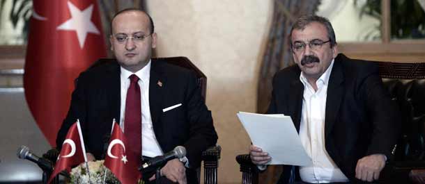 رئيس الوزراء التركي يرحب بدعوة زعيم حزب العمال الكردستاني لوضع السلاح