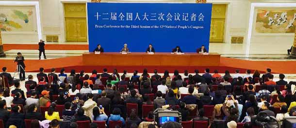 (الدورتان السنويتان) مؤتمر صحفي لرئيس مجلس الدولة لي كه تشيانغ