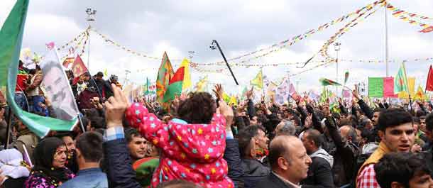 رئيس الوزراء التركي يحث حزب العمال الكردستاني على انهاء الصراع المسلح