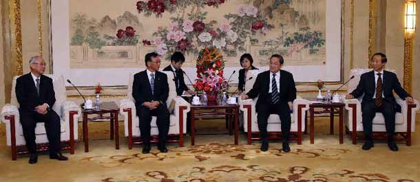 كبير المستشارين السياسيين الصينيين يجتمع مع مسئولين بالائتلاف الحاكم فى اليابان