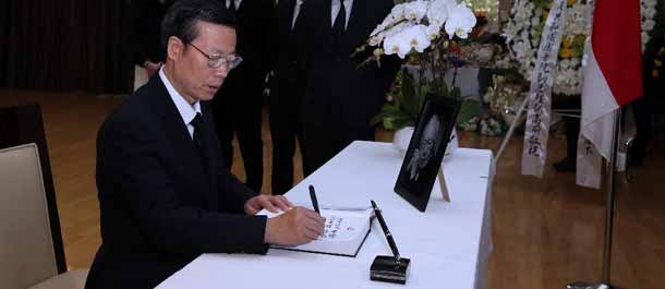 نائب رئيس مجلس الدولة الصيني يرثي رحيل مؤسس سنغافورة