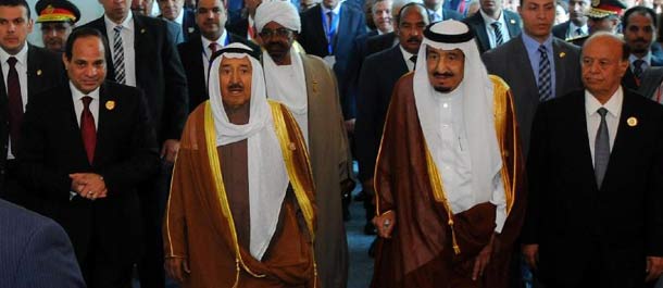 العاهل السعودي يغادر شرم الشيخ بعد مشاركته في الجلسة الافتتاحية للقمة العربية