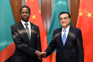رئيس مجلس الدولة الصيني يلتقي رئيس زامبيا