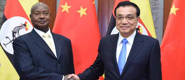 رئيس مجلس الدولة الصيني يلتقي بالرئيس الأوغندي
