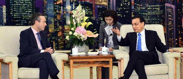 رئيس مجلس الدولة الصينى يجتمع مع رئيس تحرير الفاينانشيال تايمز